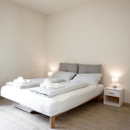 Bright Studio Apartment With Free Private Parking 메라노 외부 사진