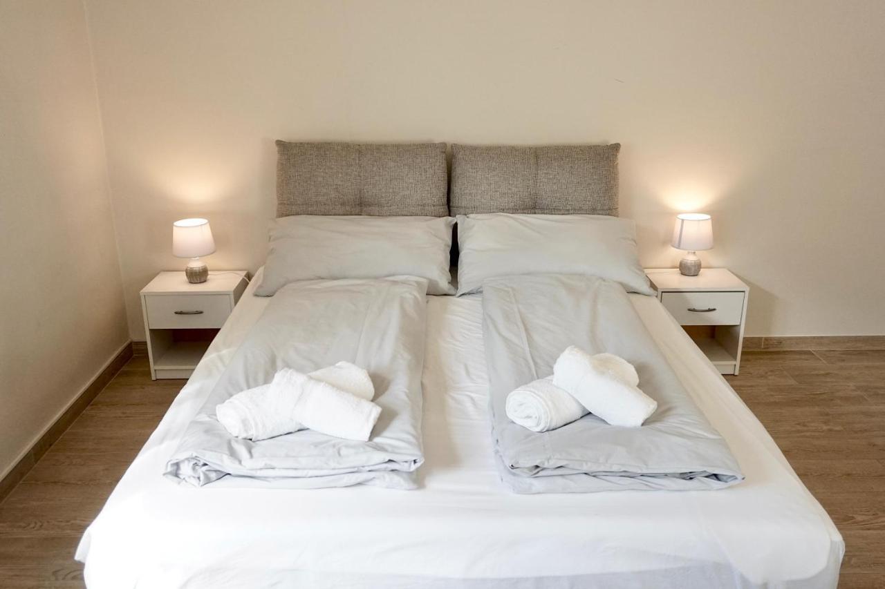 Bright Studio Apartment With Free Private Parking 메라노 외부 사진
